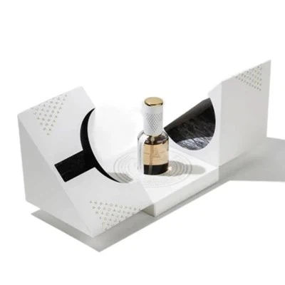 Elegante scatola di profumo di legno marrone con paesaggio urbano e fodera di raso lussuoso